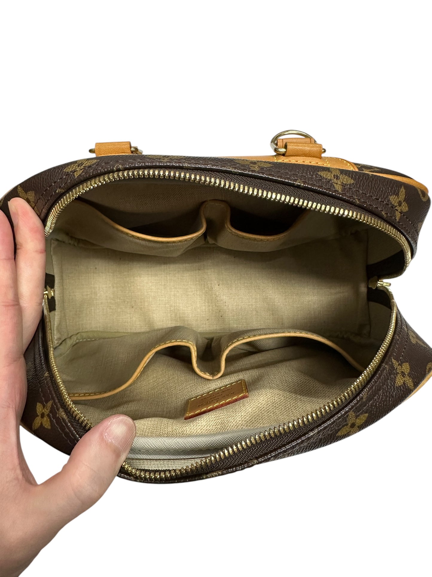 LOUIS VUITTON Monogram Alma PM Handbag Brown Gold Hardware LO2323