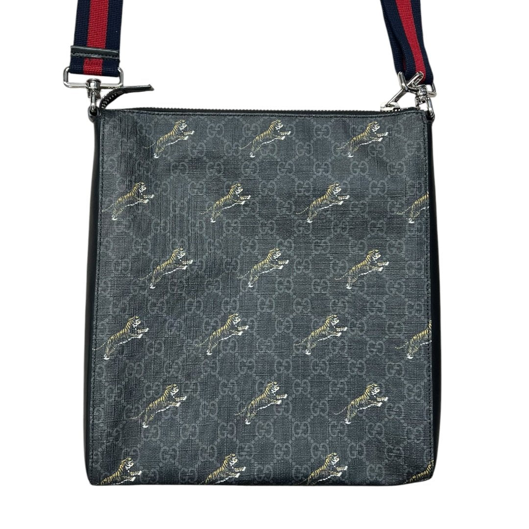 GUCCI GG Supreme Tiger Print GG Supreme Messenger Bag Messenger Bag Grey, Black, Multi-color Silver Hardware GU625