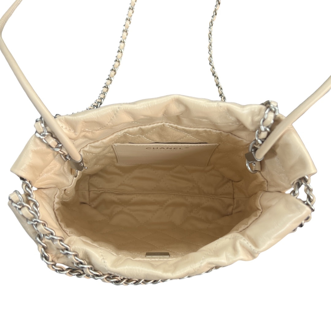 CHANEL 22 Mini White 2-Way Bag CH2071
