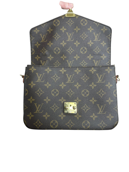 LOUIS VUITTON Monogram Pochette Metis Crossbody Bag Brown Gold Hardware LO2237