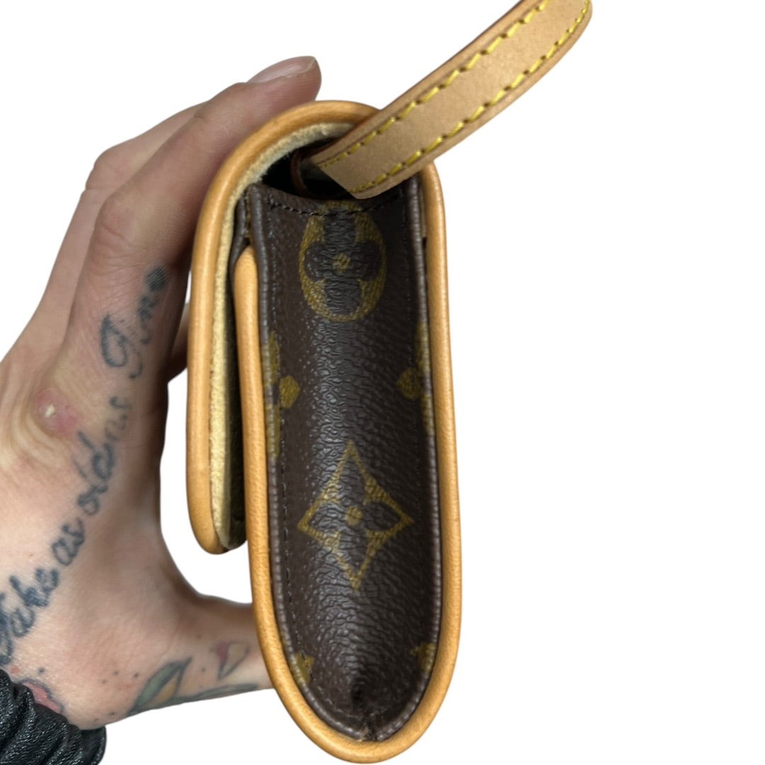 LOUIS VUITTON Monogram Pochette Florentine Waist Pouch Brown Gold Hardware LO2335