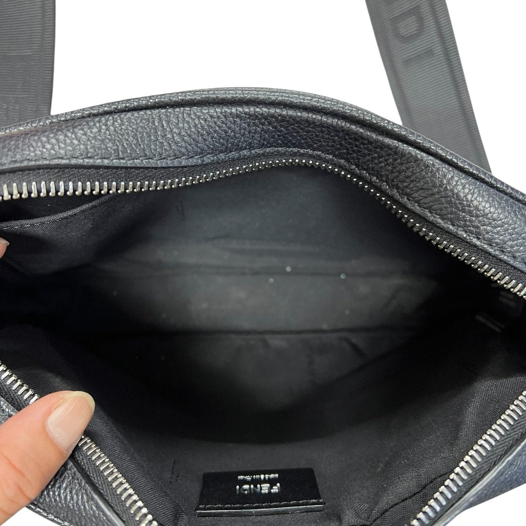FENDI Leather Fendi Roma Camera Bag Crossbody Bag Black Silver Hardware FE382