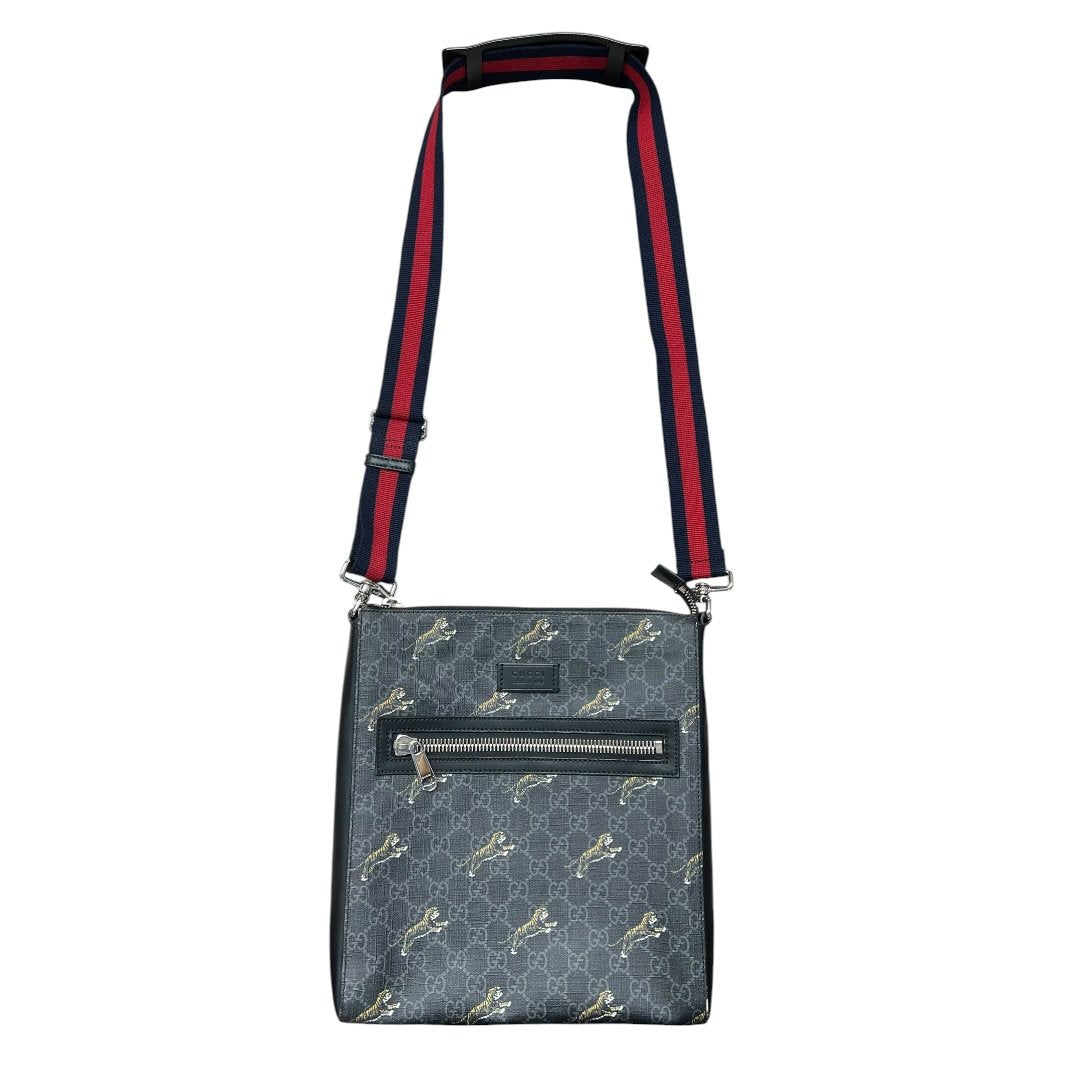 GUCCI GG Supreme Tiger Print GG Supreme Messenger Bag Messenger Bag Grey, Black, Multi-color Silver Hardware GU625