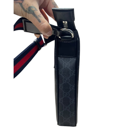 GUCCI GG Supreme Canvas GG Supreme Messenger Bag Shoulder Bag Grey/Black with Red and Blue Strap Silver Hardware Gu634