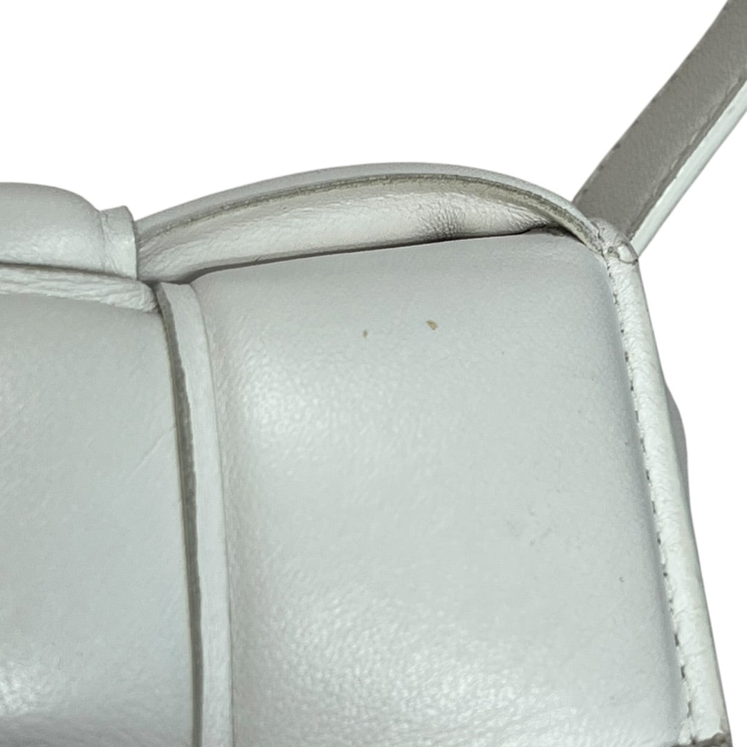 BOTTEGA VENETA Maxi Intrecciato Padded Cassette Shoulder Bag White Gold Hardware BO33