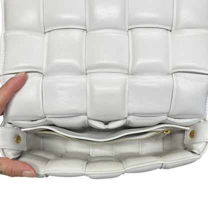 BOTTEGA VENETA Maxi Intrecciato Padded Cassette Shoulder Bag White Gold Hardware BO33
