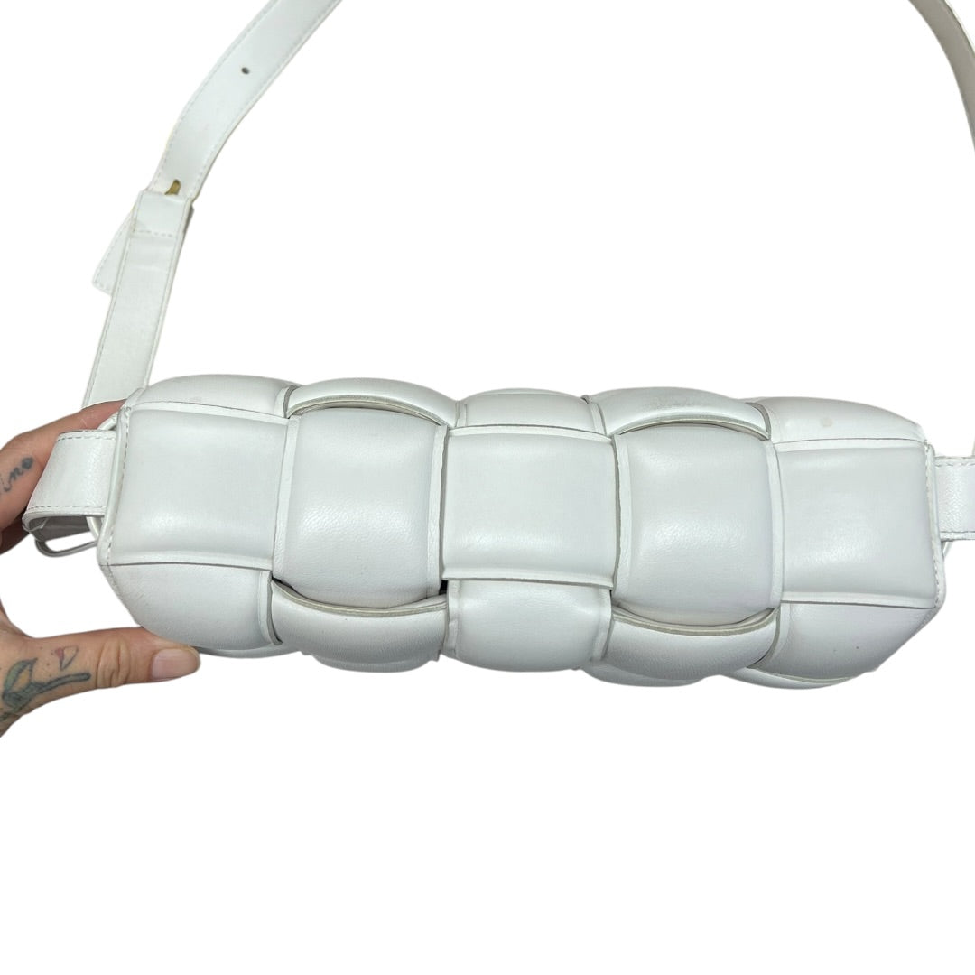 BOTTEGA VENETA Maxi Intrecciato Padded Cassette Shoulder Bag White Gold Hardware BO33