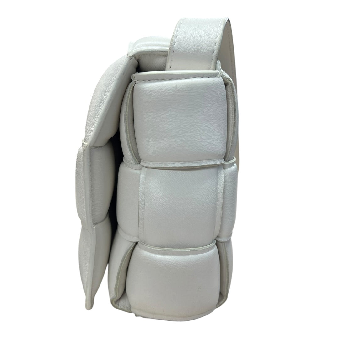 BOTTEGA VENETA Maxi Intrecciato Padded Cassette Shoulder Bag White Gold Hardware BO33
