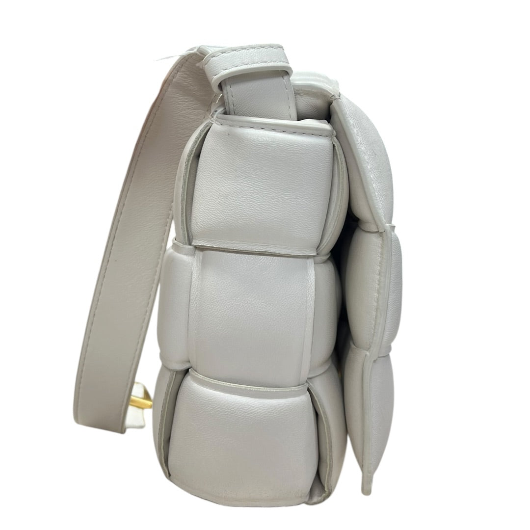 BOTTEGA VENETA Maxi Intrecciato Padded Cassette Shoulder Bag White Gold Hardware BO33