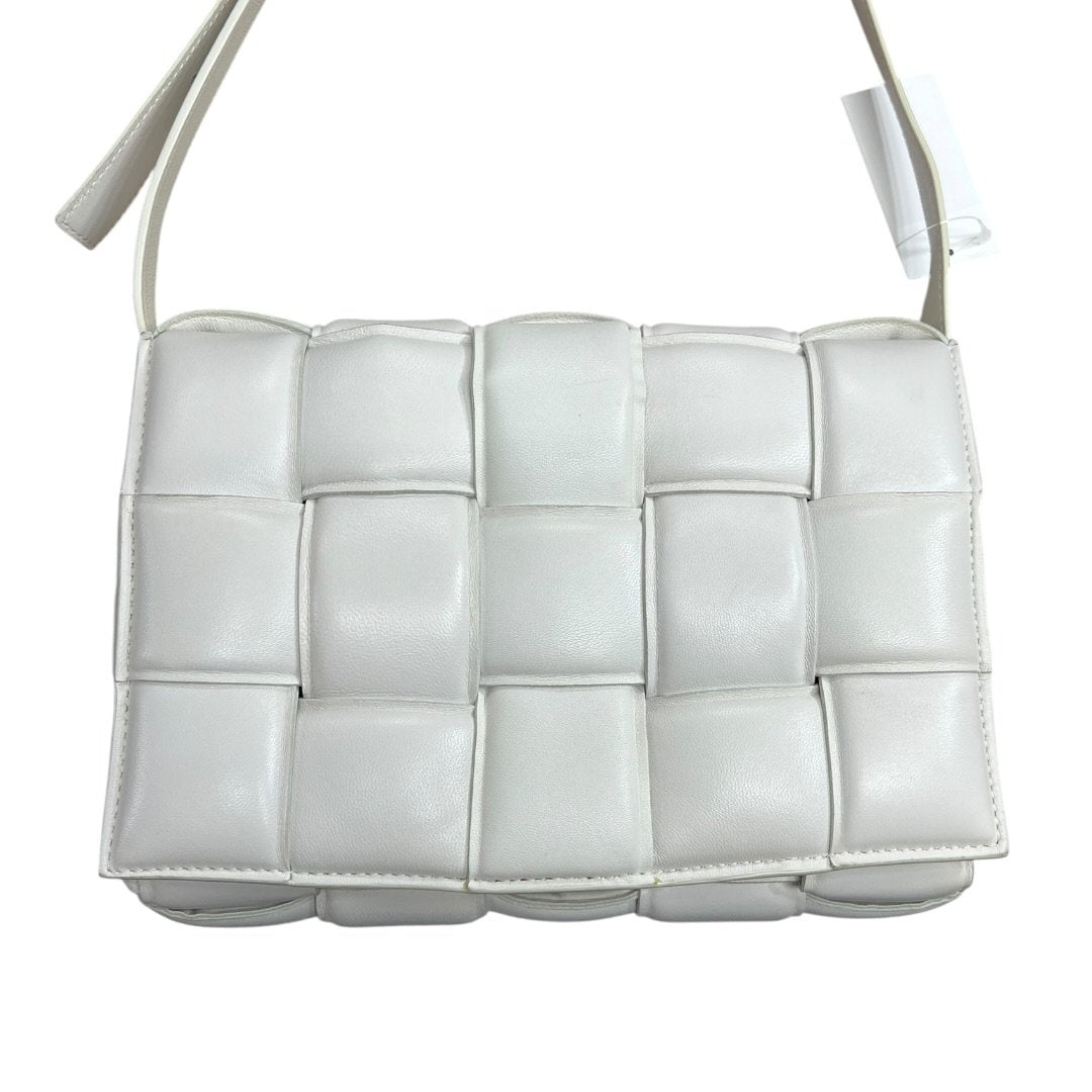 LOUIS VUITTON Leather Padded Crossbody Bag Shoulder Bag White Gold Hardware Bo34