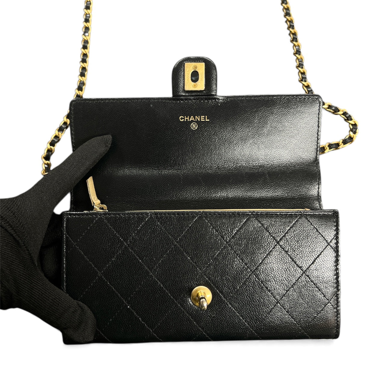 CHANEL Matelasse Chain Wallet Shoulder Bag CH2034