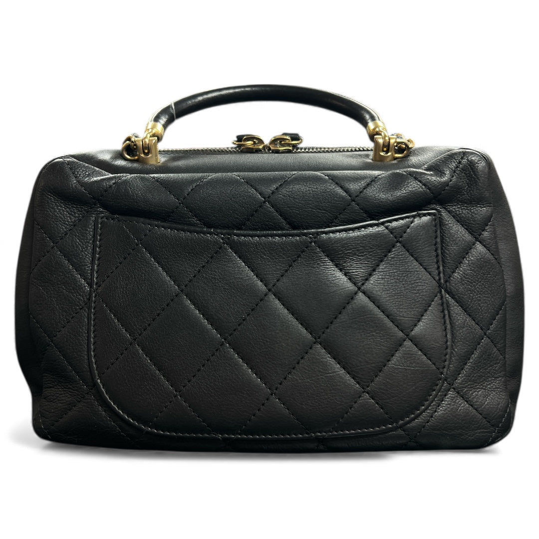 CHANEL Matelassé Black Shoulder Bag CH1976