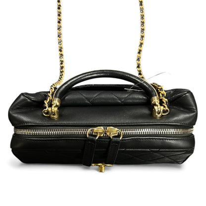 CHANEL Matelassé Black Shoulder Bag CH1976