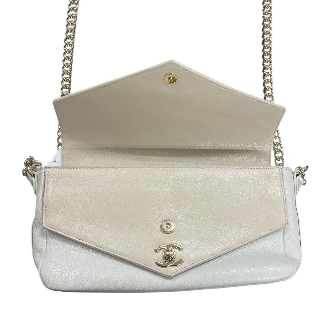 CHANEL White Leather 2-Way Shoulder Bag CH1957