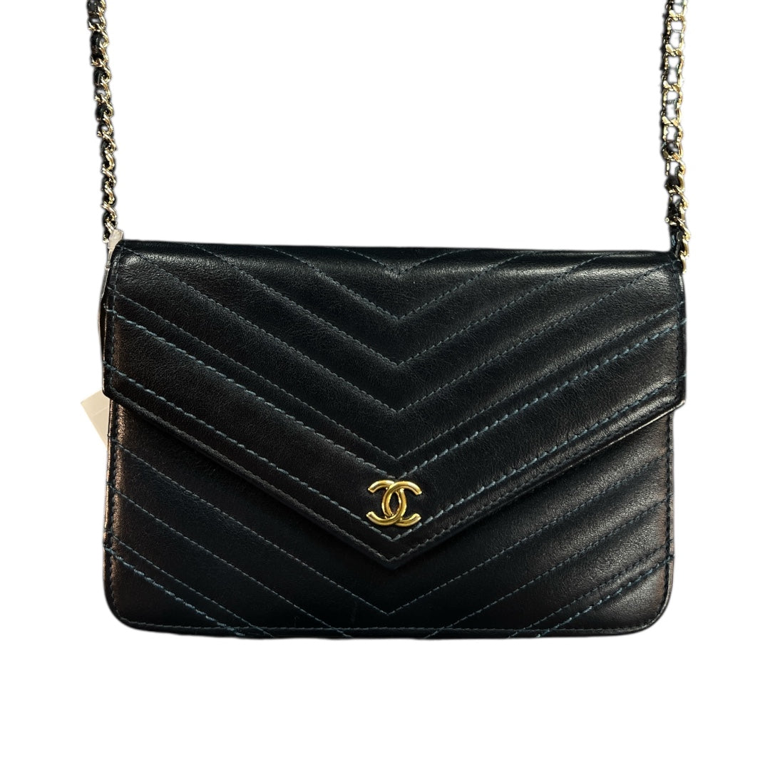 CHANEL Chevron V-Stitch Chain  Shoulder Bag CH2052