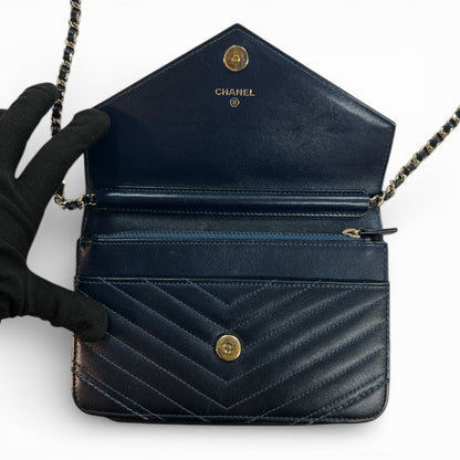 CHANEL Chevron V-Stitch Chain  Shoulder Bag CH2052